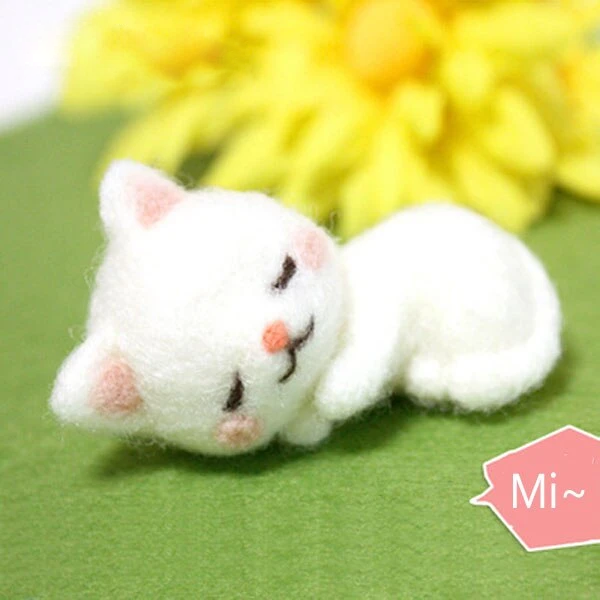 Lovely White Kitten Sleeping - Needle Felting Wool Kit