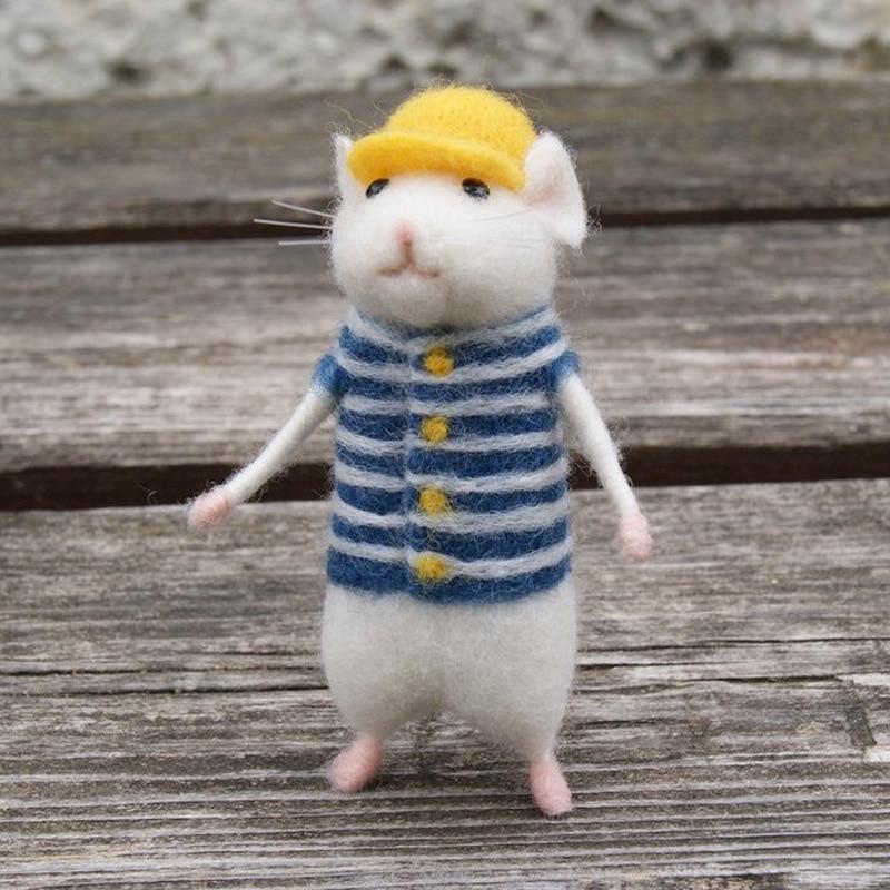Standing Fashionable Tiny Mouse - Needle Felting Wool Kit