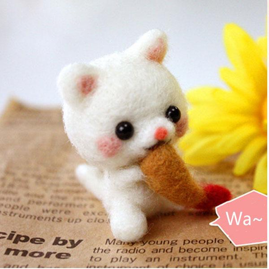 White Kitty eating Croissant - Needle Felting Wool Kit